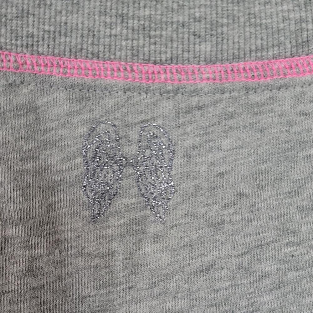 Supermodel Essentials Sweatshirt - image 5